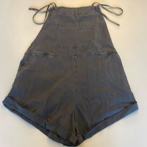 Billybong Jumper - black, gently used. Great condition.